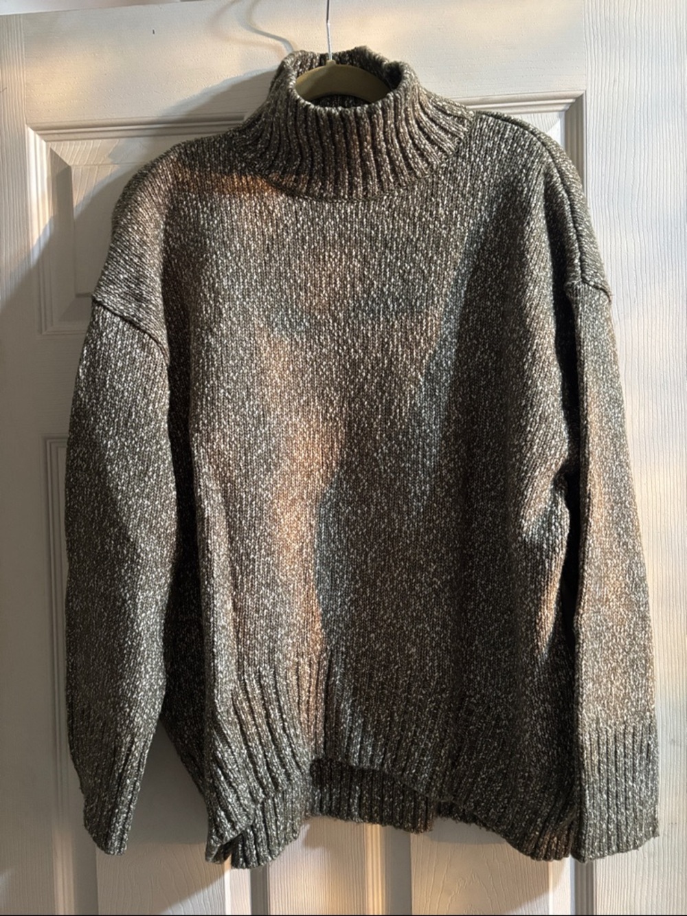 H&M green oversized turtleneck